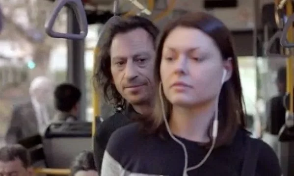 Δείτε την νέα καμπάνια κατά του ρατσισμού, που θα σας κάνει να νιώσετε σίγουρα αμήχανα! [video]