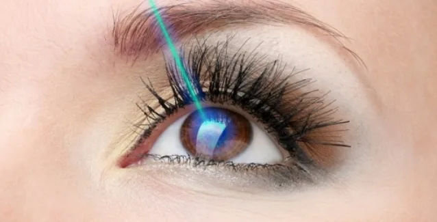 Laser στα μάτια: Πότε πρέπει να γίνεται, ποιοι δεν μπορούν να κάνουν