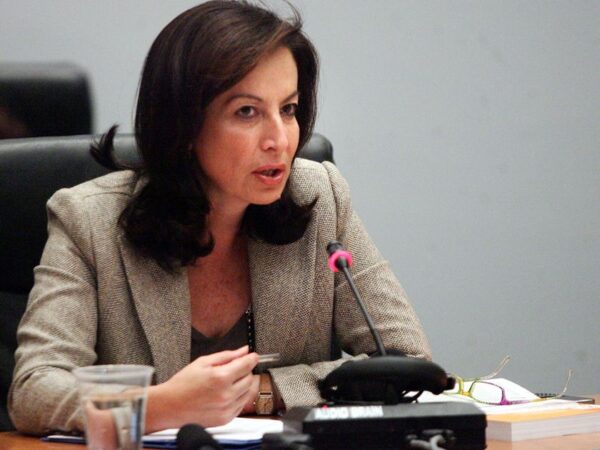 Διαμαντοπούλου: Η λύση στα Πανεπιστήμια θα δοθεί και με την Αστυνομία αλλά όχι από την Αστυνομία