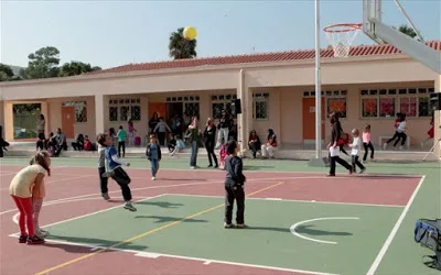 Χωρίς θρήσκευμα τα απολυτήρια των μαθητών φέτος – Θα προστίθεται μόνο με δήλωση γονέα