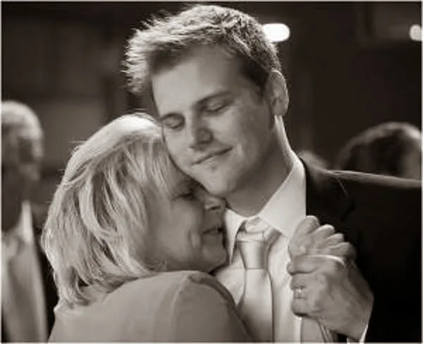 Η γυναίκα μου μου πρότεινε να βγω με μια άλλη γυναίκα Δείτε γιατί …