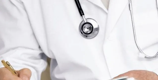 Γιατροί δίνουν αίμα την ώρα που χειρουργούν για να σώσουν τις ζωές ασθενών