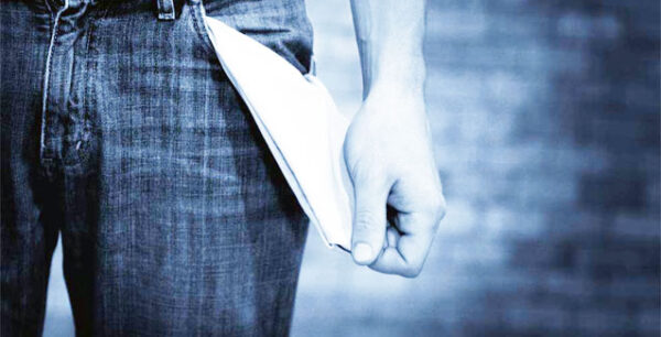 Ερευνα «φωτιά» για τα εισοδήματα των Ελλήνων – 2 στους 3 νέους σκέφτονται να μεταναστεύσουν