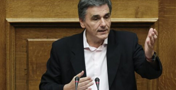 Πληρώνετε με κάρτες για να μειωθούν οι φόροι