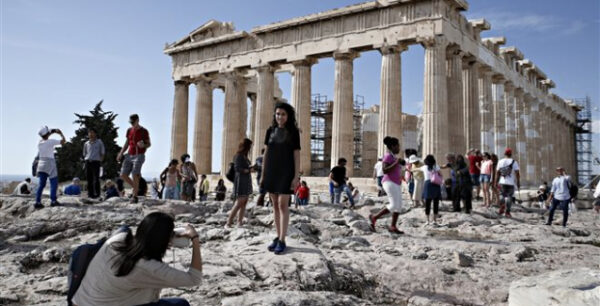 Βουτιά 1 δισ. στα έσοδα από τον τουρισμό