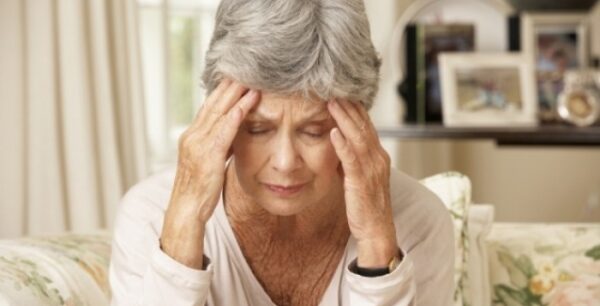 Γιατί το Αλτσχάιμερ είναι πιο “βαρύ” για τις γυναίκες