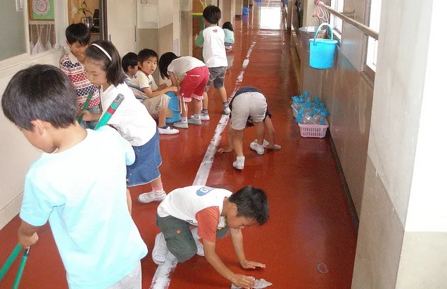 Πώς μαθαίνουν οι Ιάπωνες μαθητές να σέβονται το σχολείο τους και τον εαυτό τους…