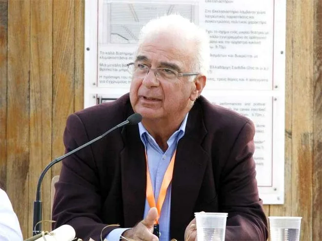 Πανελλήνιες 2015: Ποιος είναι ο Βασίλης Λαμπρινουδάκης και τι σχολιάζει για το εξεταζόμενο απόσπασμα από το “Διάζωμα”