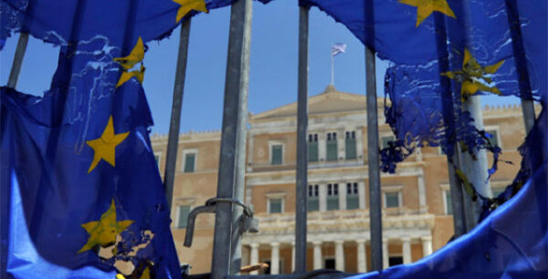 Κατρακύλα δίχως όριο: Οι Ελληνες έχασαν 167 δισ. ευρώ σε 7 χρόνια μνημονίων