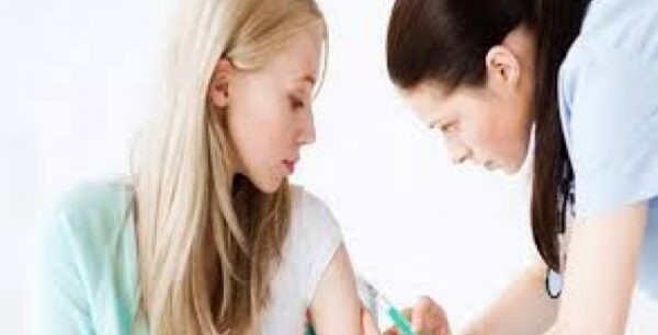 Εσείς ξέρετε ποια είναι τα εμβόλια που πρέπει να κάνουν οι έφηβοι;