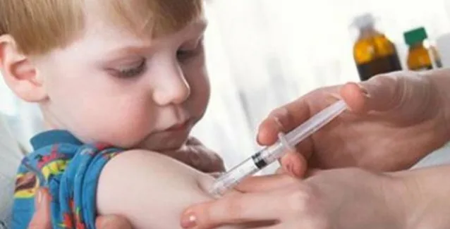 “Η ανοσία αγέλης έχει εξασθενήσει στη χώρα μας εξαιτίας της αντιεμβολιαστικής ανοησίας”