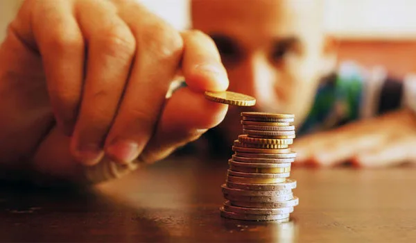 Ξηλώνονται τα επιδόματα στο βωμό της β’ αξιολόγησης