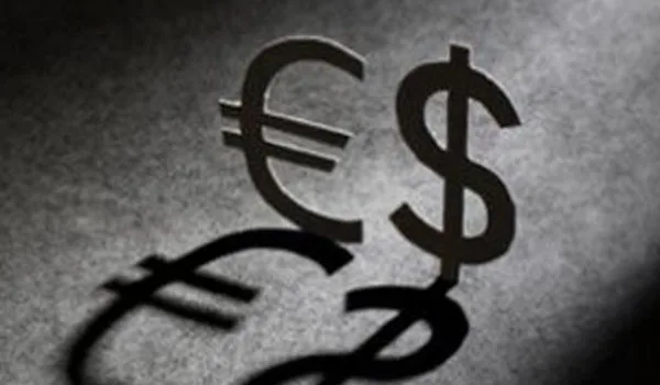 Ανακάμπτει σημαντικά το ευρώ έναντι του δολαρίου