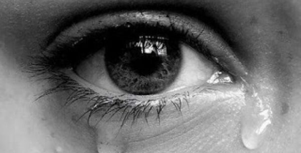 Απομόνωση, αλκοόλ, αρνητισμός: Τα 6 επικίνδυνα σημάδια της κατάθλιψης