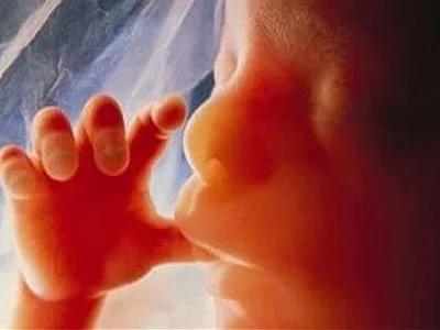 Τα μωρά αρχίζουν να μαθαίνουν τη μητρική γλώσσα τους πριν γεννηθούν!