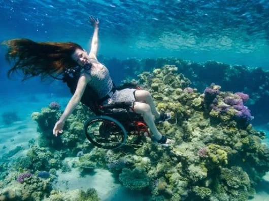 ΣΥΓΚΛΟΝΙΣΤΙΚΟ: Αυτή η γυναίκα μας δείχνει ότι όλα είναι δυνατά! Ακόμα και τα αδύνατα!