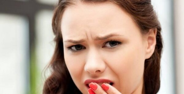 Τι κρύβει για την υγεία μας η πικρή γεύση στο στόμα;