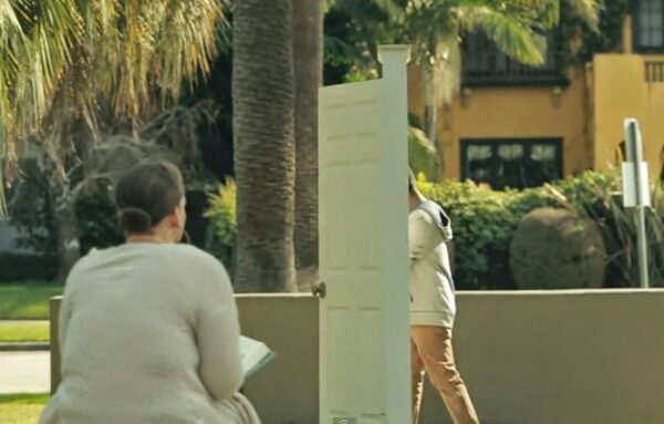 Η φάρσα με την μαγική πόρτα στο πάρκο που έκανε τα θύματα να αναρωτιούνται (Video)