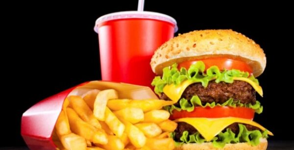 Αυτά τα πιάτα δεν πρέπει να παραγγείλετε ποτέ σε fast food!