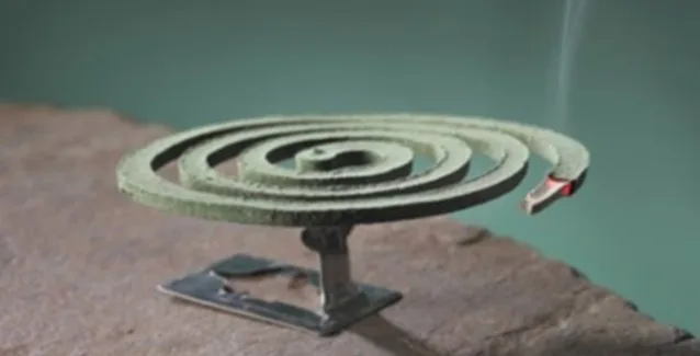 Προσοχή! Δεν φαντάζεστε πόσο τοξικός είναι ο καπνός από ένα φιδάκι