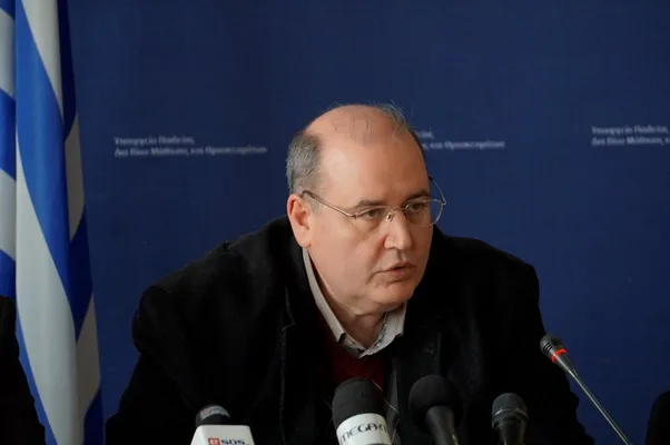 Ο υπουργός Παιδείας, Έρευνας και Θρησκευμάτων, Νίκος Φίλης, στον Ρ/Σ του REALFM