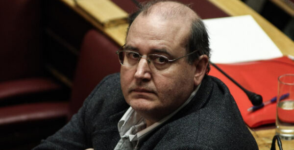 Φίλης: «Το σχολείο είναι ανεξίθρησκο και ουδετερόθρησκο»