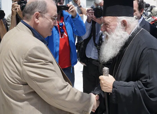 Αρχιεπίσκοπος και υπουργός υπέγραψαν σύμφωνο συνεργασίας για την ενίσχυση μαθητών και των οικογένειών τους.