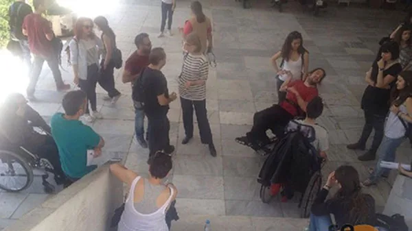ΑΠΘ: Συμβολική διαμαρτυρία φοιτητών ΑμεΑ