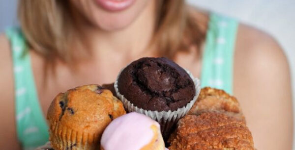 Τι συμβαίνει στο σώμα μας όταν το παρακάνουμε με το φαγητό;