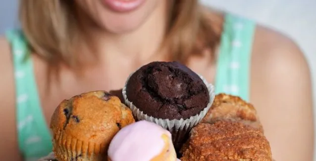 Τι συμβαίνει στο σώμα μας όταν το παρακάνουμε με το φαγητό;