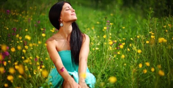 Μακροβιότερες οι γυναίκες που ζουν σε σπίτια περιτριγυρισμένα από φυτά