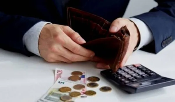 Καλή χρονιά με νέους φόρους και τον λογαριασμό του 2017