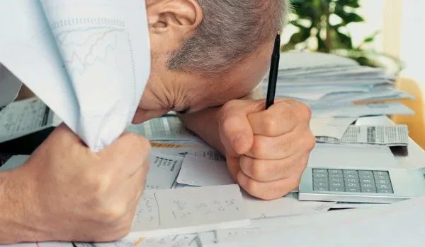 Πρόταση-σοκ τους ΔΝΤ και της Παγκόσμιας Τράπεζας: Φόρος και στα 360 ευρώ