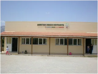 Αυτό είναι το πρώτο ελληνικό δημόσιο σχολείο που πέταξε τις καρέκλες των μαθητών!