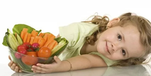 ΕΕ: Νέος κανονισμός για την προώθηση της υγιεινής διατροφής στα παιδιά