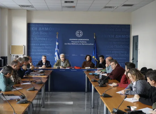 Τι είπε ο υπουργός στη συνάντηση με ΟΛΜΕ και ΔΟΕ