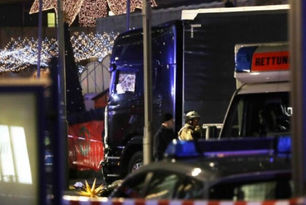 Φορτηγό σκόρπισε το θάνατο σε αγορά στο Βερολίνο