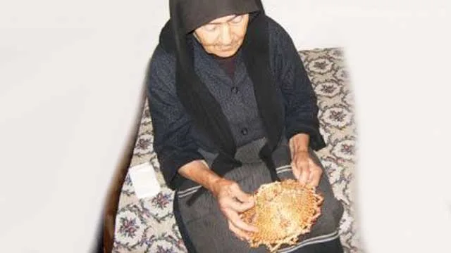 Απίστευτη Διδακτική ιστορία ! Ο γιατρός γιός και η “αμόρφωτη μάνα” !!