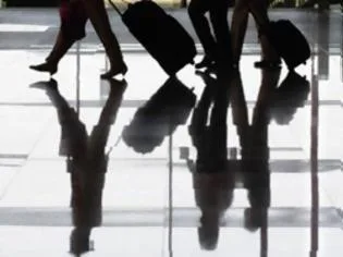 Γιατί πληρώνουμε χρυσή τη βαλίτσα στο αεροπλάνο;