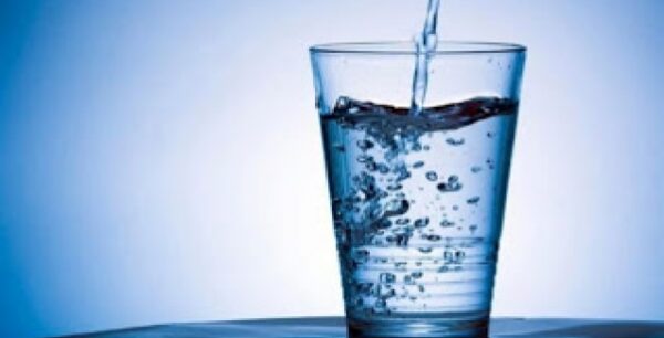 Ένα ποτήρι νερό έχει εκατομμύρια βακτήρια, λένε Σουηδοί επιστήμονες