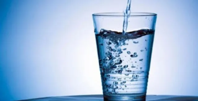 Ένα ποτήρι νερό έχει εκατομμύρια βακτήρια, λένε Σουηδοί επιστήμονες