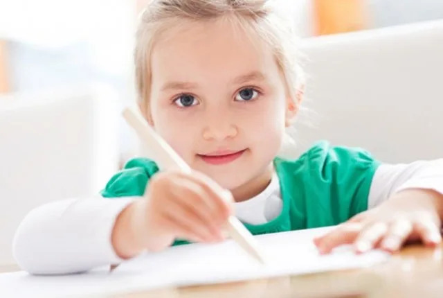 Πώς να βοηθήσετε το παιδί να γράφει σωστά