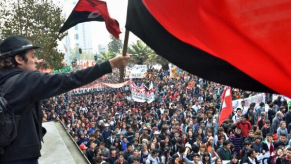 Τεράστια νίκη του φοιτητικού και μαθητικού κινήματος στη Χιλή