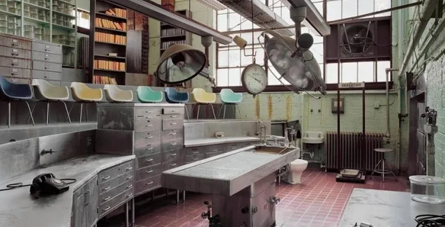 6 χρόνια φωτογράφισης άδειων ιδρυμάτων στις ΗΠΑ