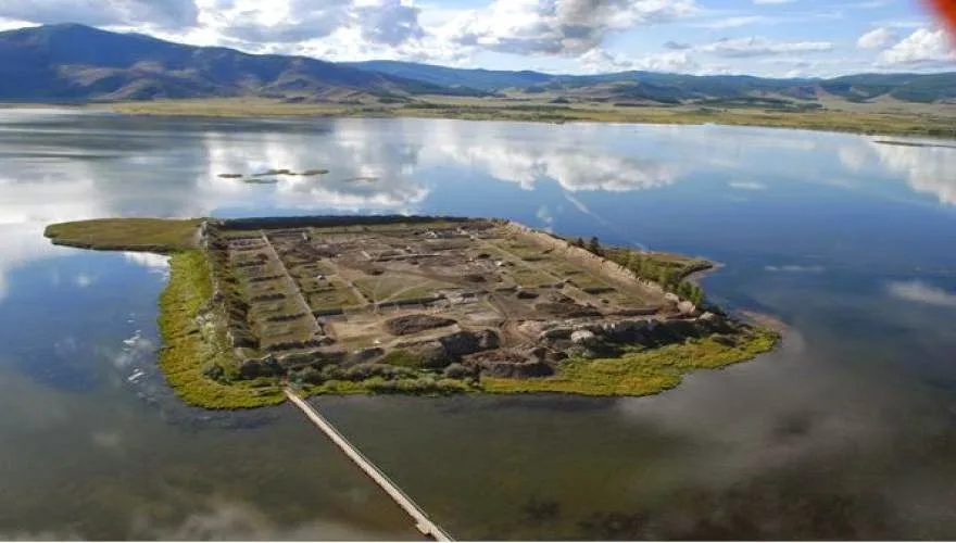 Por Bajin: Το αρχαίο φρούριο της Σιβηρίας που έφερε σε αμηχανία ακόμα και τον Πούτιν