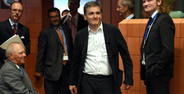 Ποδαρικό με αυξήσεις φόρων σε καύσιμα, τηλεφωνία, τσιγάρα και καφέ – Νέα μέτρα 3,1 δισ. ευρώ το 2017