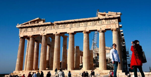 Πάνω από ένα δισ. ευρώ η υστέρηση των τουριστικών εσόδων το 9μηνο