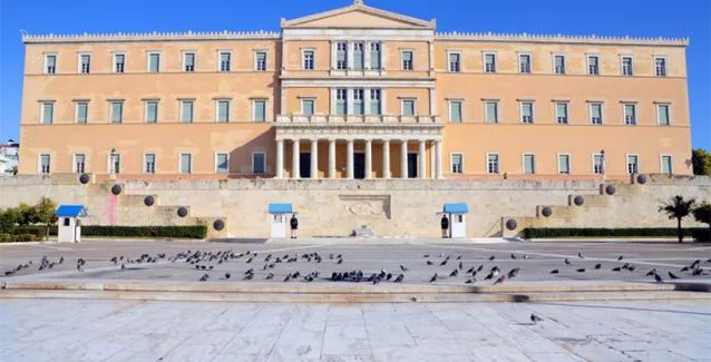 Αναλυτές ΔΝΤ: Χωρίς ελάφρυνση χρέους η Ελλάδα θα πληρώσει τρεις φορές το ΑΕΠ της