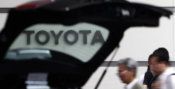 Κατρακύλα για τις μετοχές της Toyota μετά τις απειλές Τραμπ