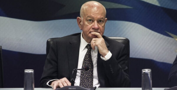 Στον δικό του κόσμο ο Παπαδημητρίου: Δεν ξέρω για μισθούς 200 ευρώ, ξέρω πως η ανεργία μειώνεται και ξεκίνησε η ανάπτυξη